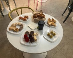 Провели дегустацию закусок и десертов к кофе-брейку и фуршету